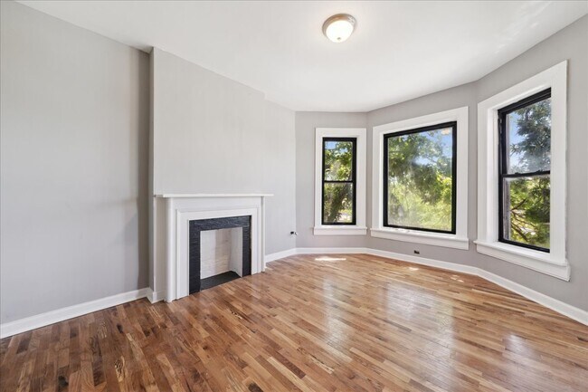 Building Photo - 3322 W Congress Pkwy