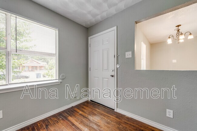 Foto del edificio - 2450 Glenfield Ave