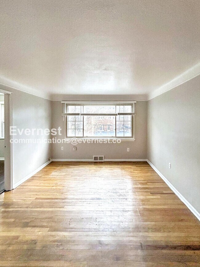 Foto del edificio - 3866 Woodridge Rd