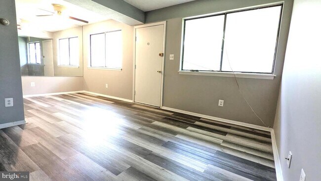 Foto del edificio - 1703 Fountain Rock Way