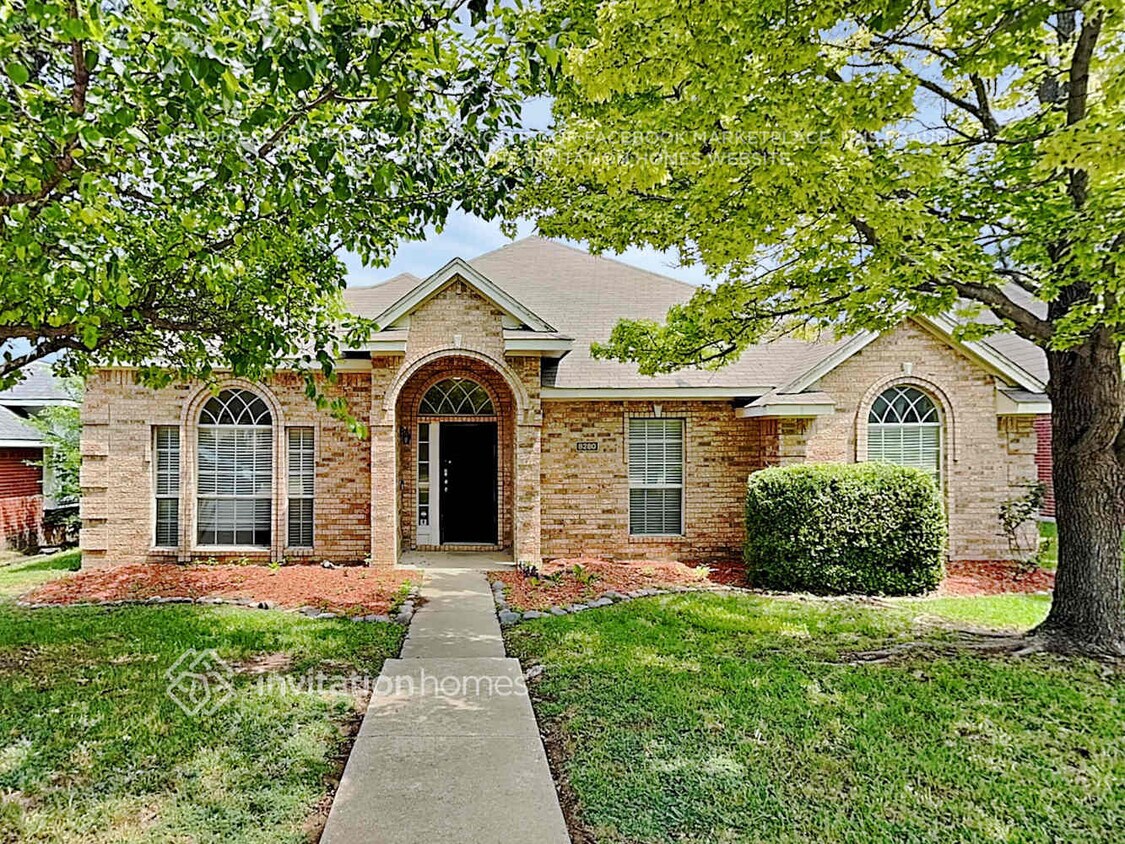 Primary Photo - 8280 Edgewater Dr