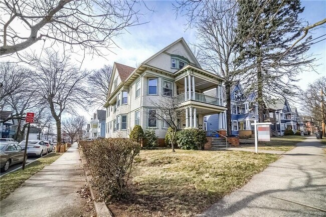 Photo - 152 Mansfield St House