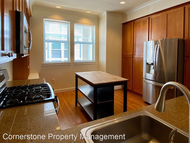 Building Photo - 3 br, 2.5 bath House - 107 Cahill Park Dr