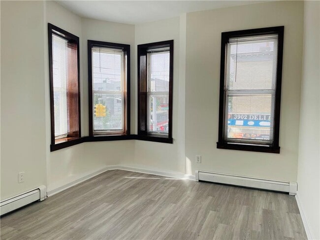 Building Photo - 883 39th St