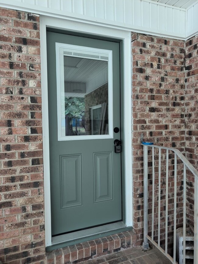 Building Photo - Fully remodeled 3 bedroom 1 bath ready to move in.