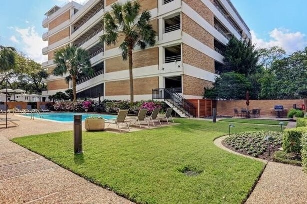 Pool area - 3600 Montrose Blvd