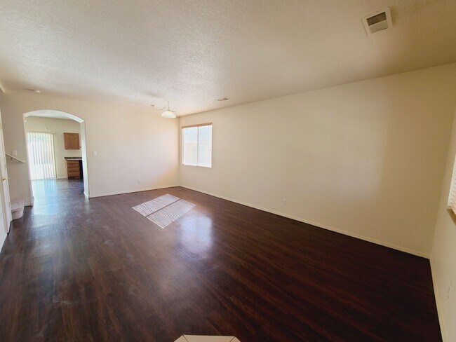 Foto del edificio - MOVE IN SPECIAL! 1/2 off 1st months rent! ...