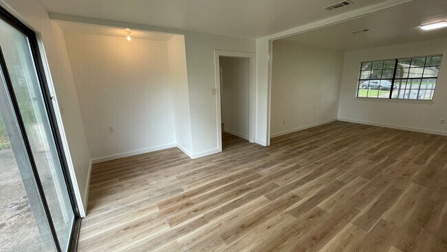Foto del edificio - For Rent -6684 Garvin Dr , Benton AR