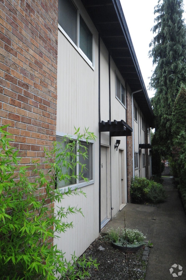 Building Photo - 4017 California Ave SW
