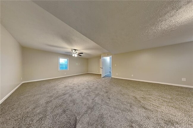 Building Photo - 210 Meadow View Dr