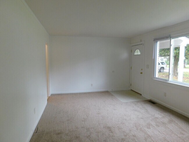 Building Photo - Single Family Home Just Minutes From Cherry Point Base!