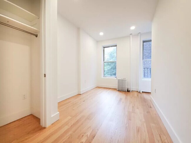 Building Photo - 131 Fifth Avenue