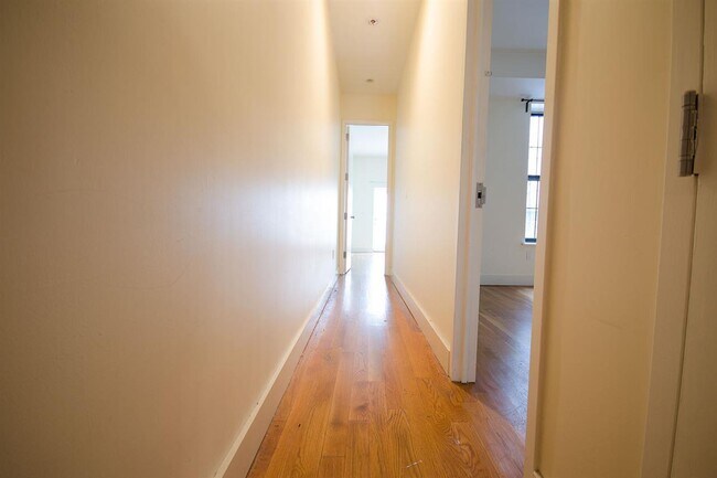 Foto del edificio - 299 Throop Ave
