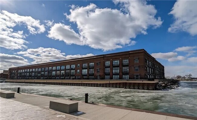 Foto del edificio - 401 W Shoreline Dr