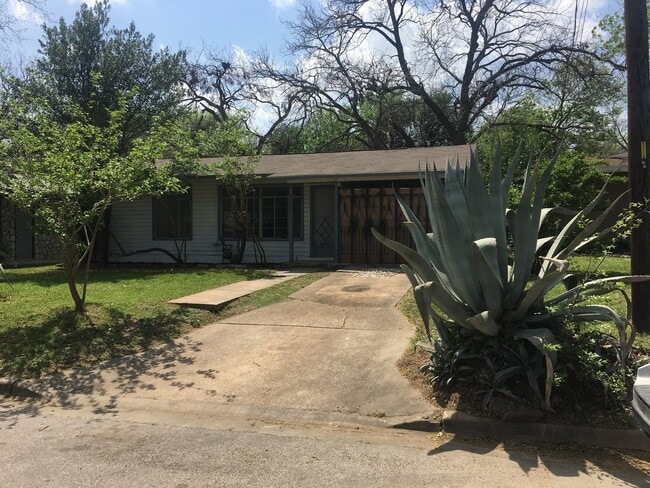 Building Photo - ***BUNGALOW IN THE HEART OF 78704***