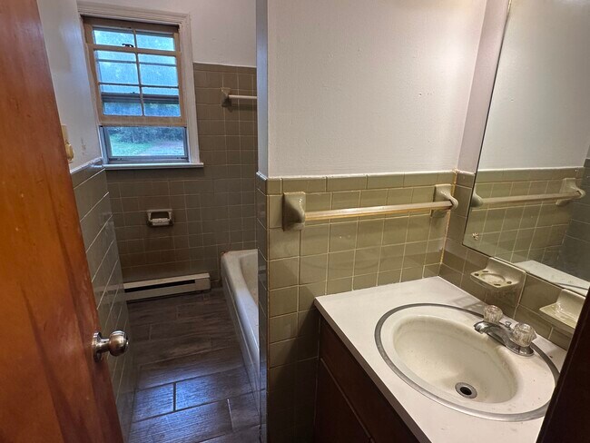 Bathroom - 185 Loch Ln