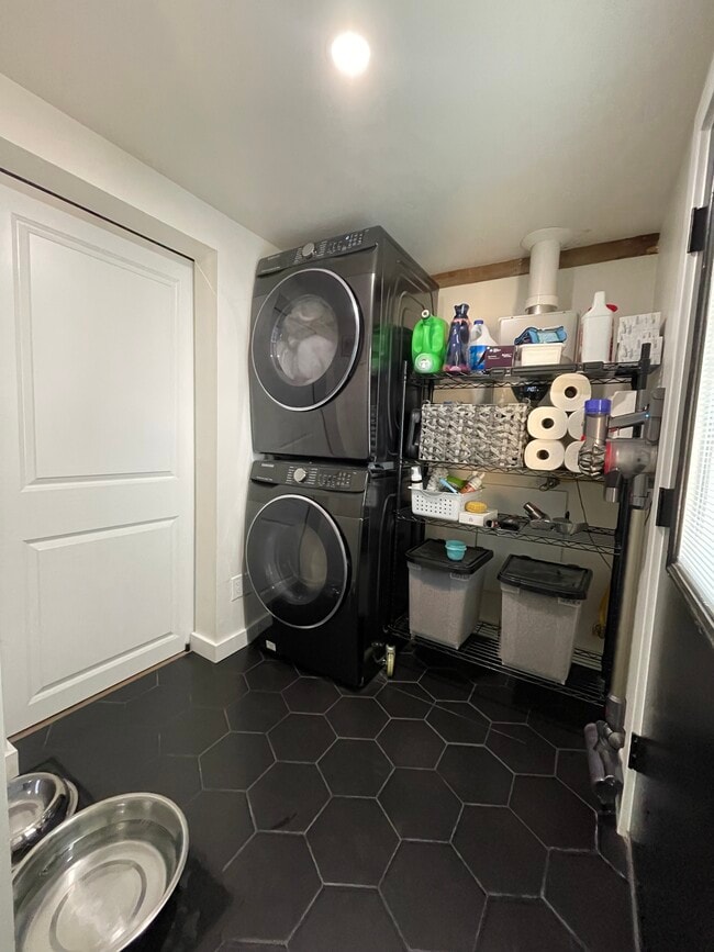 Building Photo - 325 Adaline St