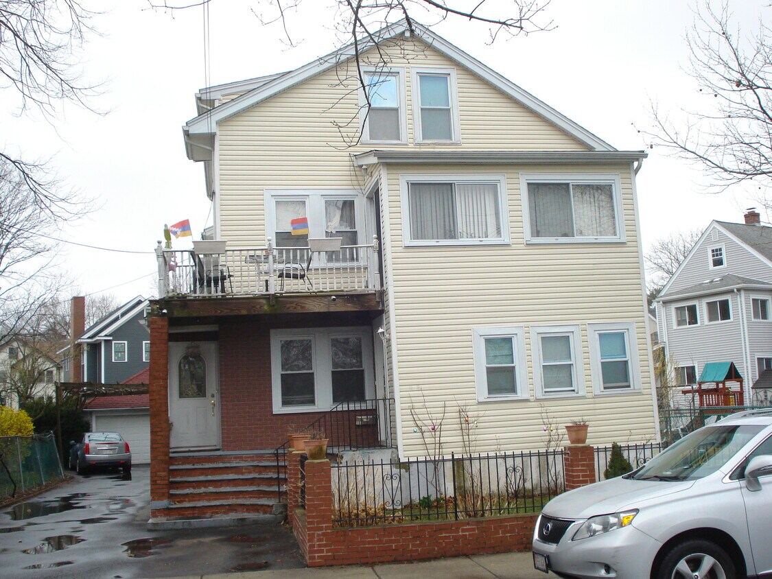 Primary Photo - 103 Maple St