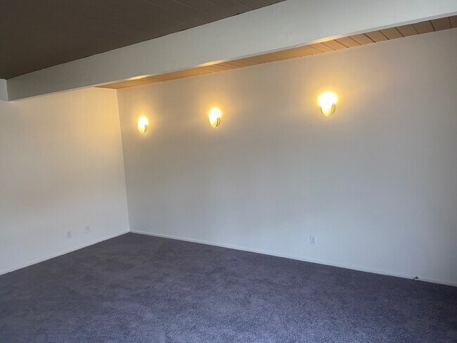Building Photo - 5320 Ben Ave