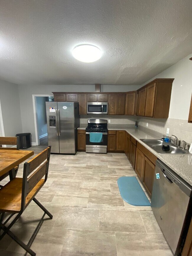 Foto del edificio - Spacious 3BR/2BA with Open Layout and Large Backyard