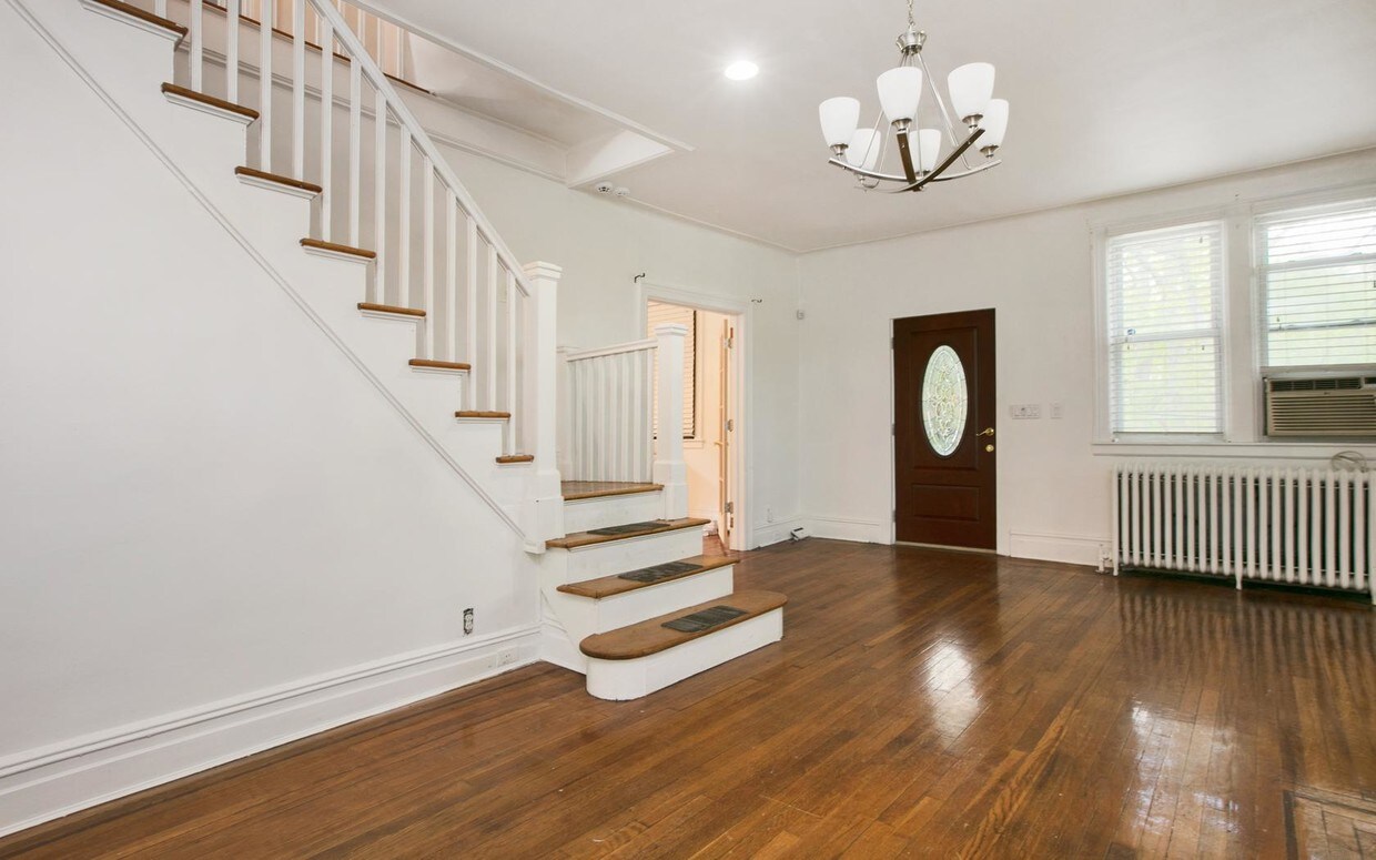 Foto del edificio - 512 W 261st St