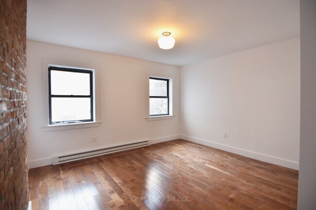 Building Photo - 512 E 117th St