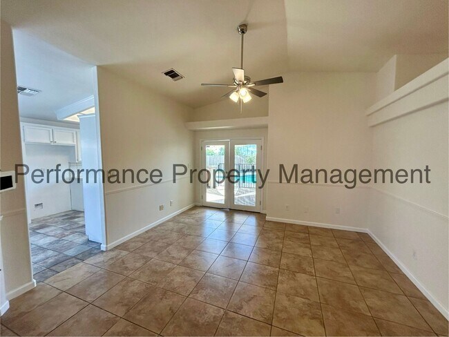 Building Photo - Stunning 3 Bed/2 Bath N Bakersfield Home w...
