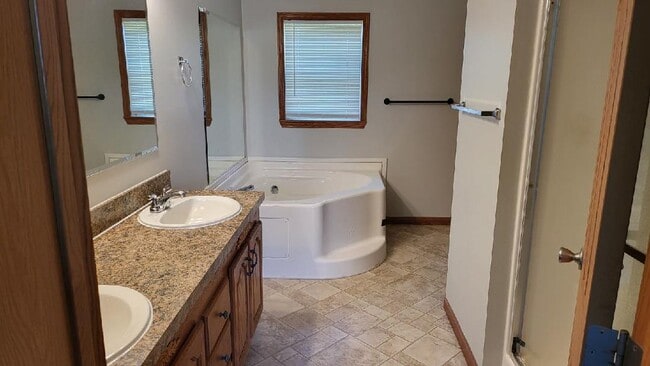 Building Photo - 370 W Kingfisher Ct