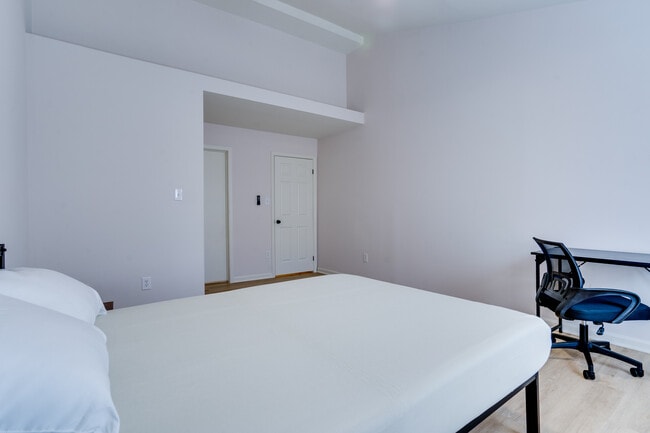 Foto del edificio - 6021 Creekstone Ln