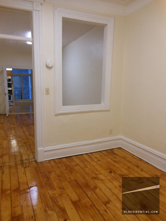 Building Photo - 509 Henry St