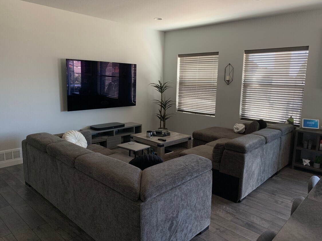 Foto principal - 6461 Vistancia Ave