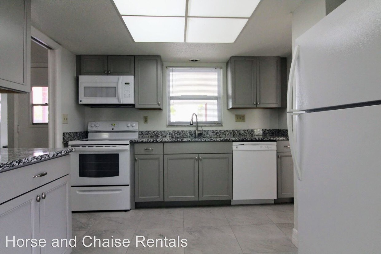 Primary Photo - 2 br, 2 bath Apartment - 125 Base Ave E.