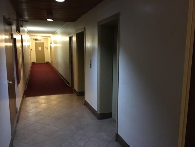 Building Photo - 1271-303