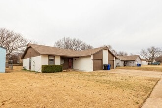 Building Photo - 4902 S Gum Ave