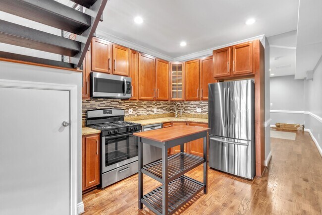 Building Photo - 520 N Chester St