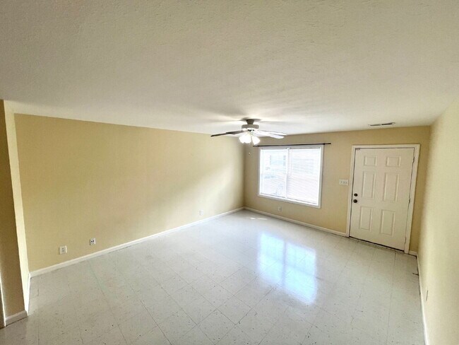 Foto del edificio - 9103-4E Pembroke Rd