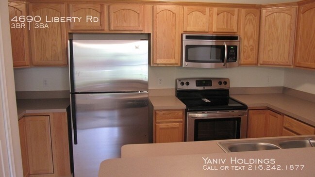 Building Photo - 3BR Townhouse ... Fantastic South Euclid L...