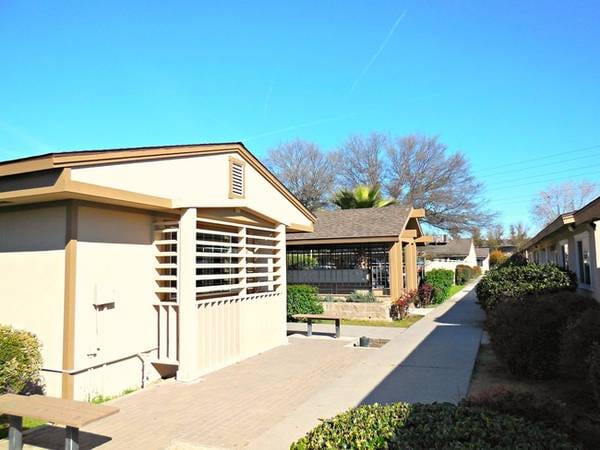 Building Photo - 210 W Dakota Ave