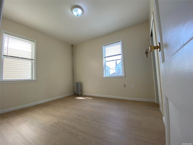 Building Photo - 92-40 52nd Ave