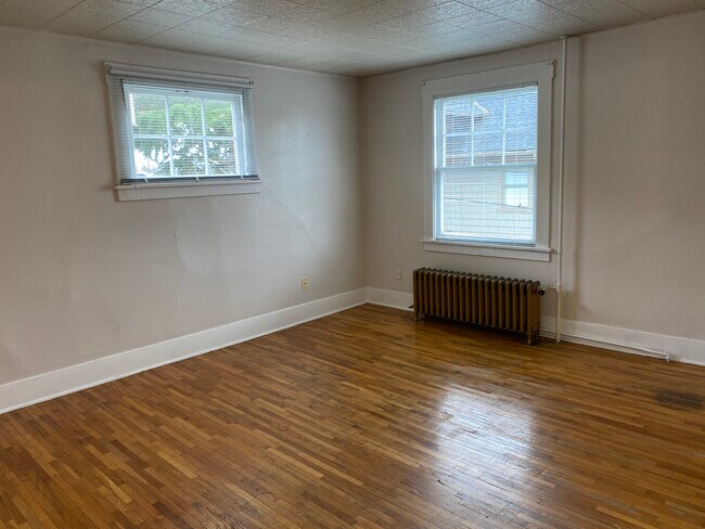 Building Photo - 1215 N 9th St