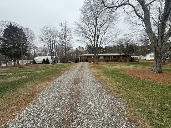 Building Photo - 3-bedroom home in Sherrills Ford