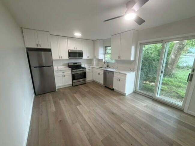 Foto del edificio - 801 Cedar St
