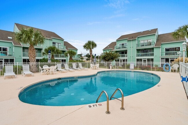 Foto del edificio - First Floor Seasonal Rental Available December 1, 2025-June 30, 2026-Golf Colony 40S