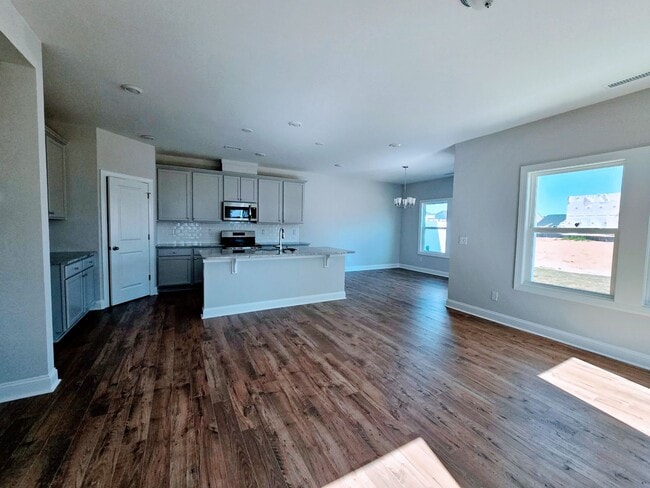 Building Photo - 714 Putney Hl Rd