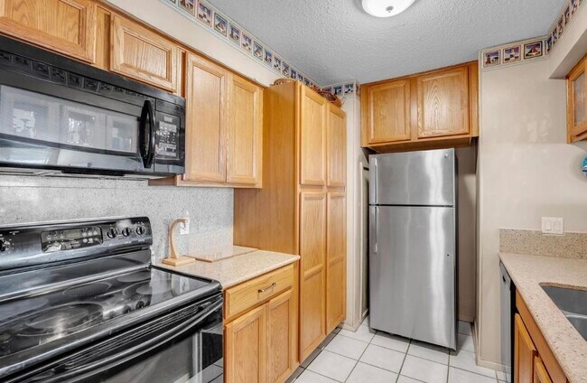 Building Photo - 604 Highcrest Dr