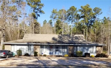 Building Photo - 2355 Oak St