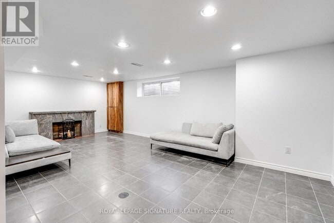 Building Photo - 173 Rathburn Rd