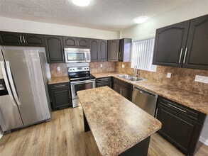 Building Photo - 513 S Ocean Dr