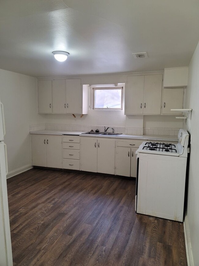 Foto del edificio - $1150 - 1BR/1BA Pet Friendly Duplex Near G...
