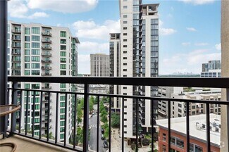 Building Photo - 3481 Lakeside Dr NE